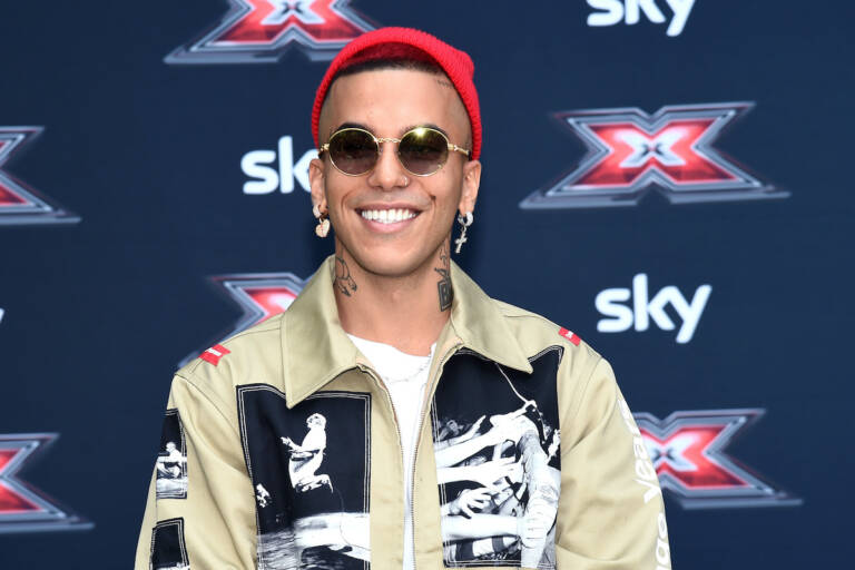 Sfera Ebbasta Al Concerto Arriva Lo Scalatore Il Gesto Estremo A