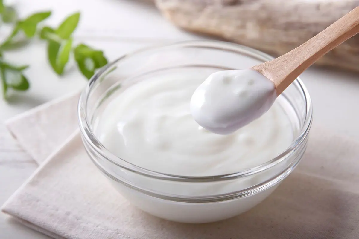 contenitore in vetro con yogurt