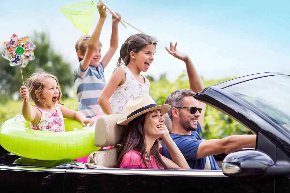 vacanza famiglia bambini macchina viaggiare