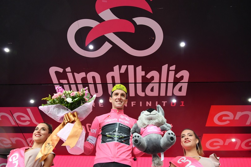 Giro d’Italia 2018, numero di Carapaz a Montevergine. Yates rimane in Rosa