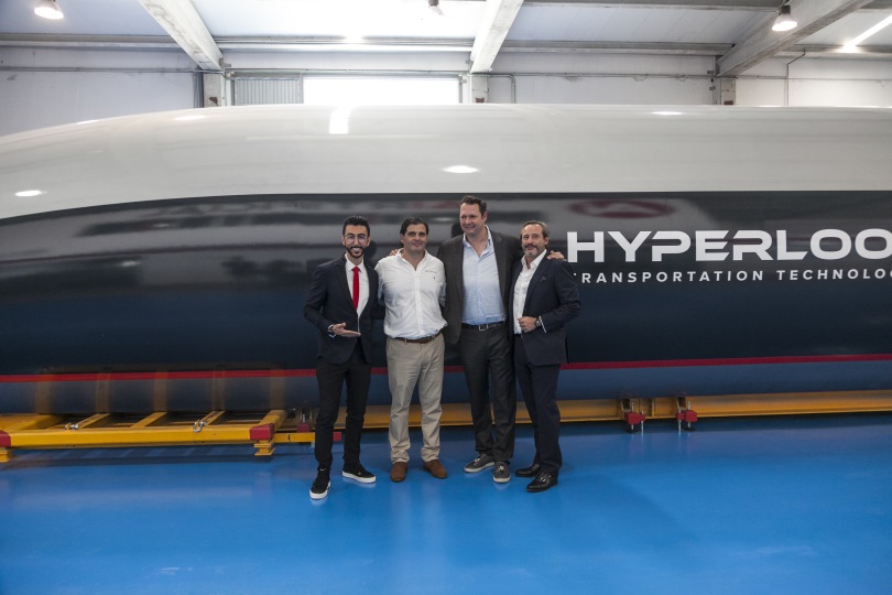 Gabriele Gresta con capsula Hyperloop 