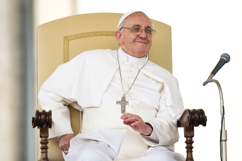 Papa Francesco all’Angelus: con denaro e potere si rischia di perdere la dignità