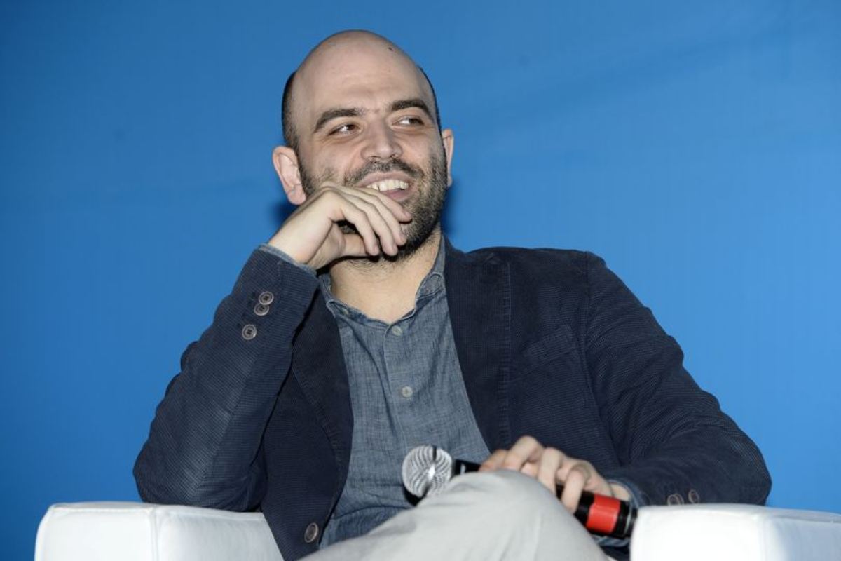 Salone del libro, Saviano presenta il suo ultimo lavoro: In mare non esistono taxi