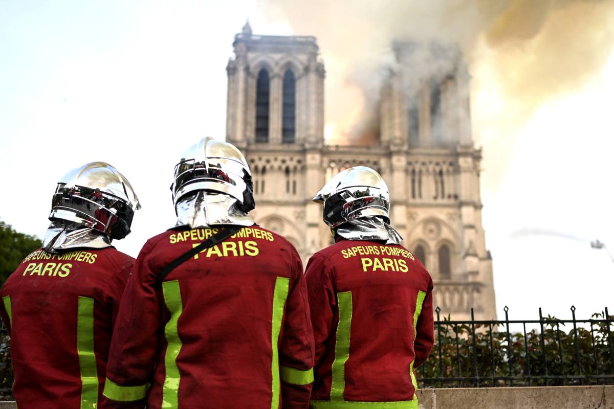 A Notre Dame la prima messa (con caschetto) dopo l’incendio