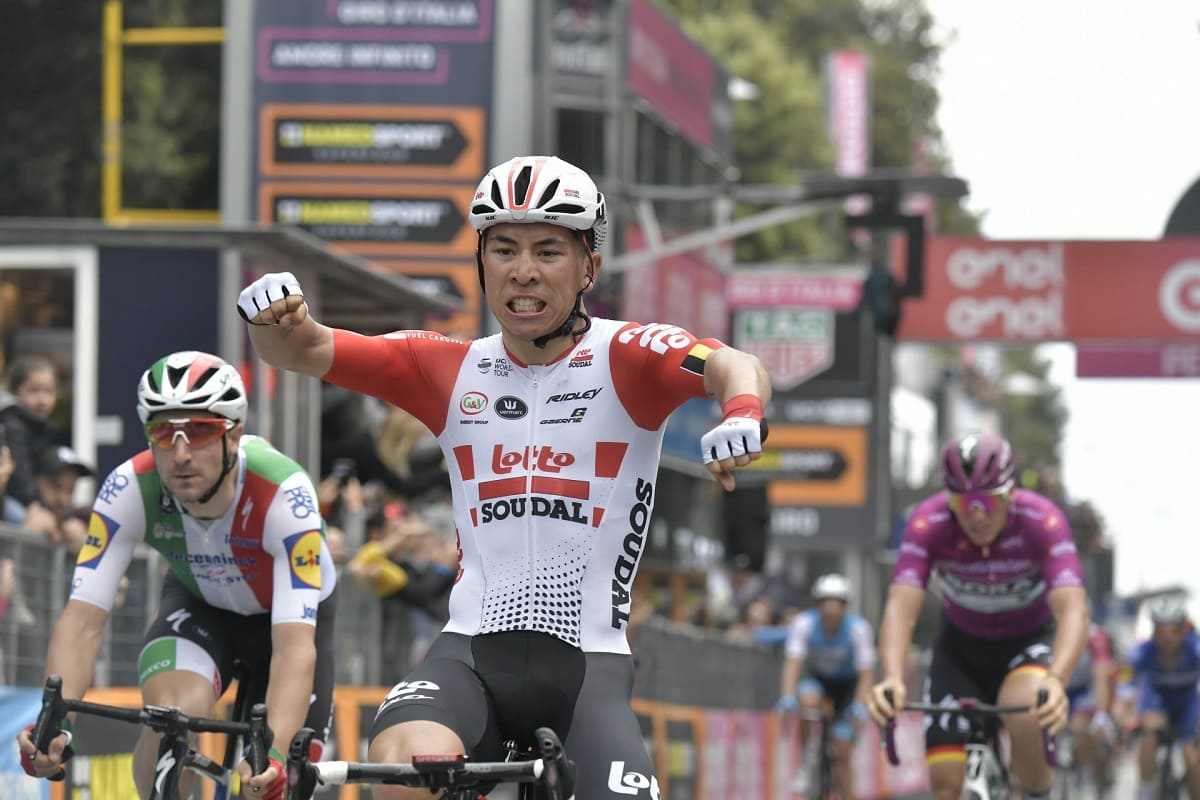 Giro d’Italia 2019, Caleb Ewan sfreccia a Pesaro. Valerio Conti in Maglia Rosa