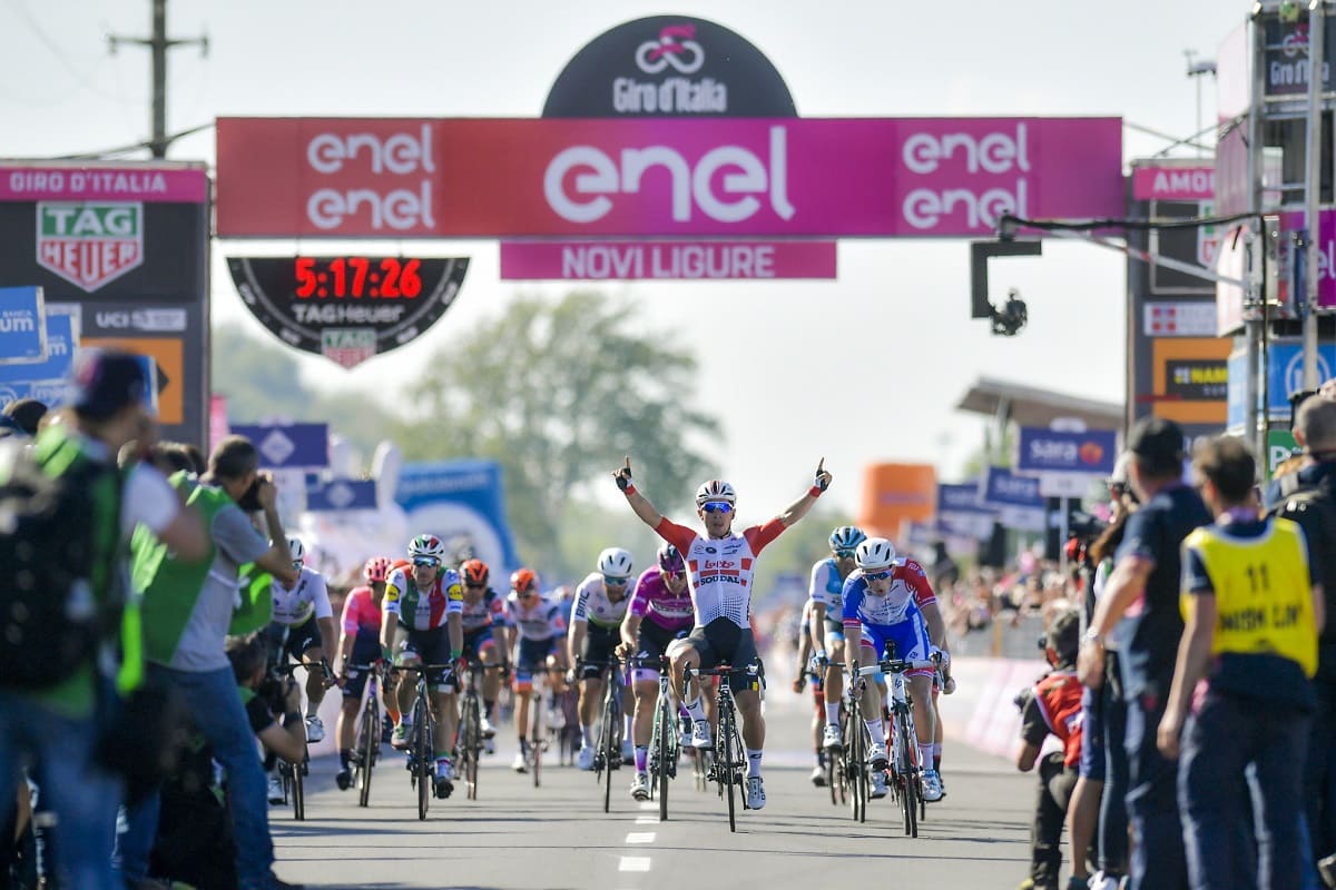 Giro d’Italia 2019, bis di Ewan. Viviani annuncia il ritiro
