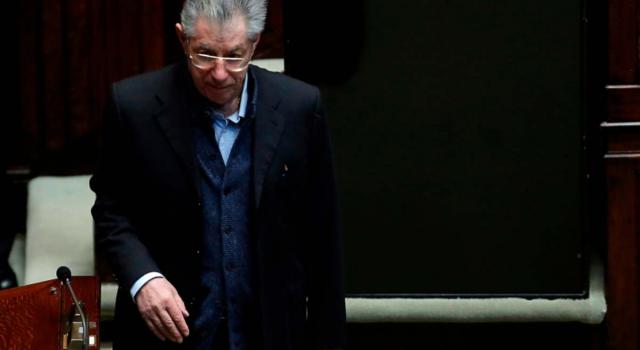 Umberto Bossi ricoverato in ospedale a Varese