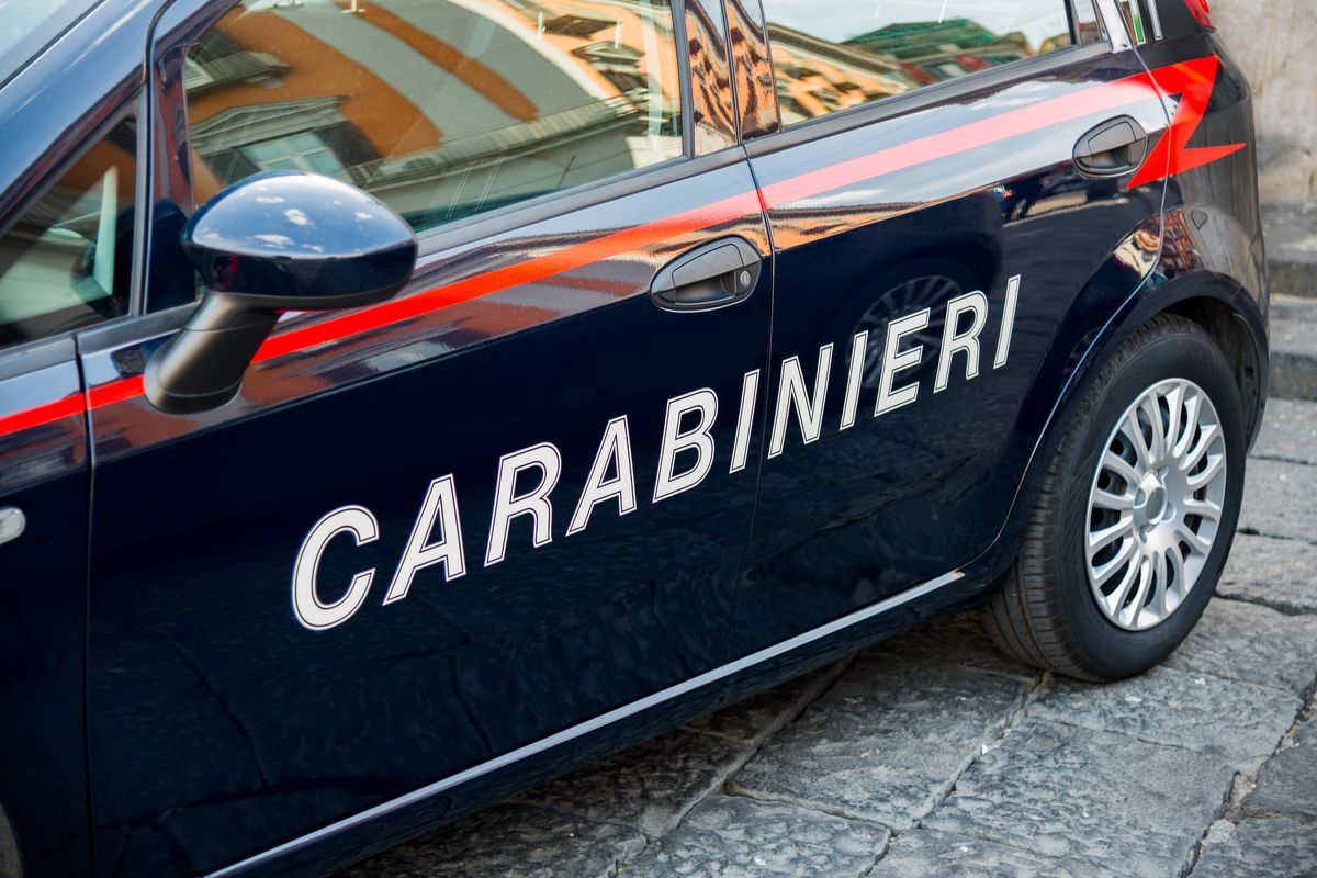 Carabinieri macchina