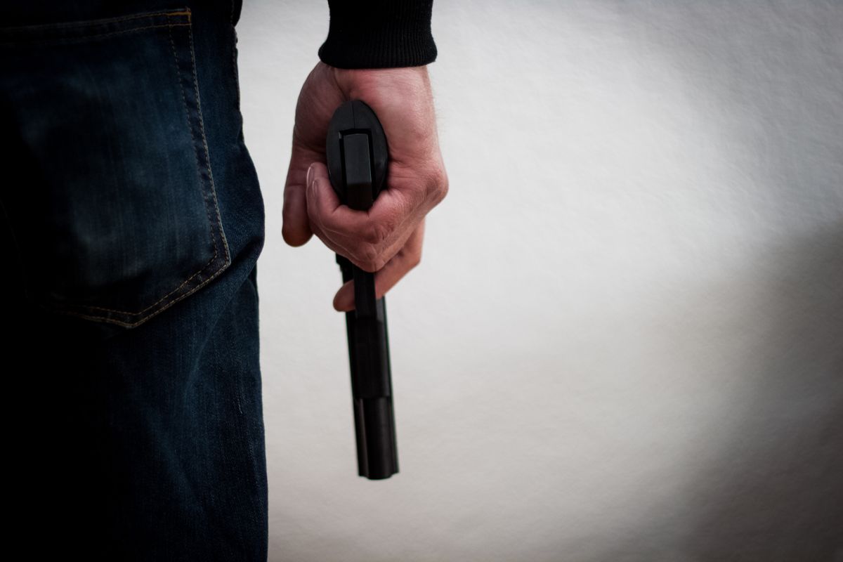 Paziente minaccia la psichiatra con una pistola: “La devo uccidere”