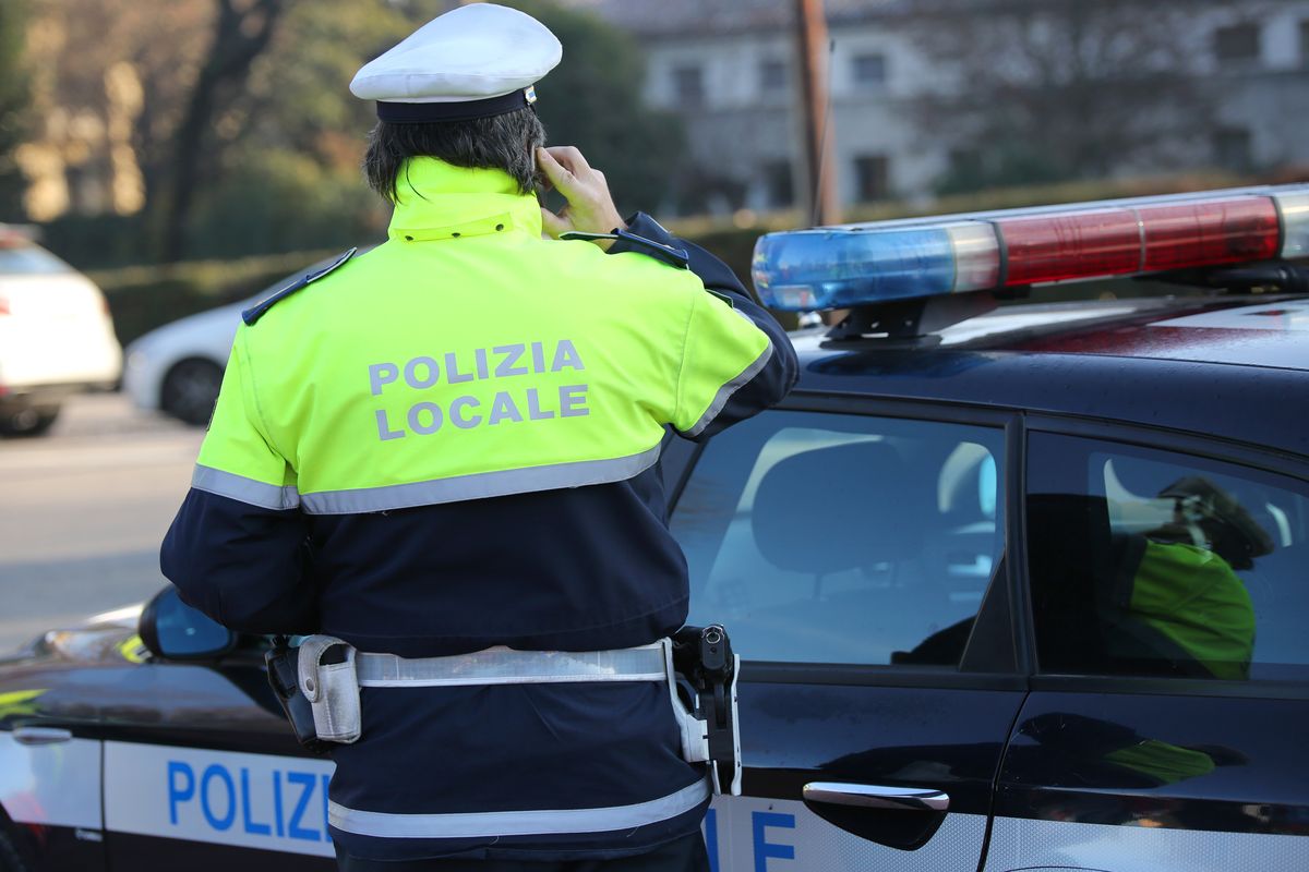 Brescia, agente della Polizia locale morto suicida: aveva parcheggiato in un posto per disabili