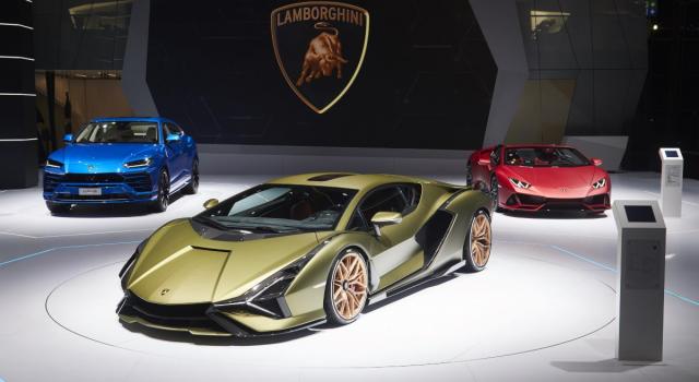 Coronavirus, la Lamborghini manda tutti in ferie: fabbrica chiusa
