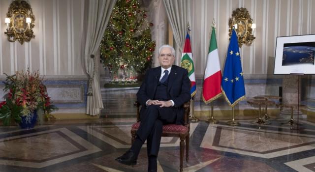 Il fuori onda del discorso di Mattarella alla Nazione: il Presidente dal volto (ancora più) umano