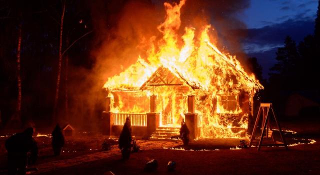 Tragedia negli Usa, morti sei bambini in un incendio. A fuoco una palazzina anche in Italia