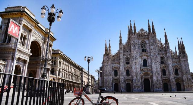 Paura al Duomo, prende in ostaggio una guardia giurata, fermato uno straniero