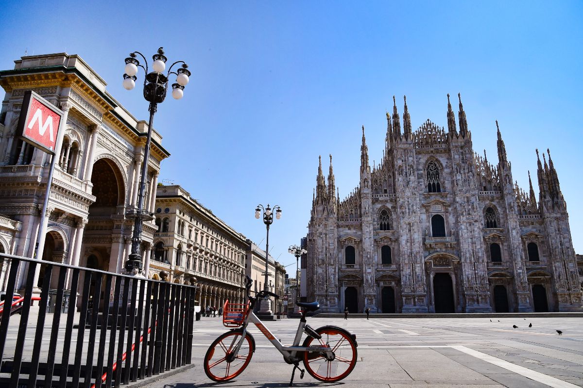 Ats Milano: “Non riusciamo a tracciare contagi”. Locatelli: “Prime vaccinazioni in primavera”