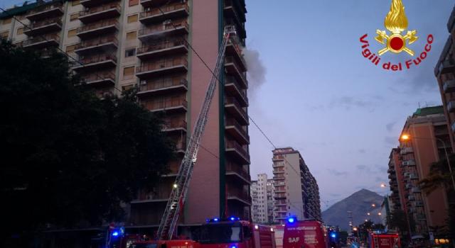 Incendio in un appartamento a Palermo, morta una donna &#8211; VIDEO