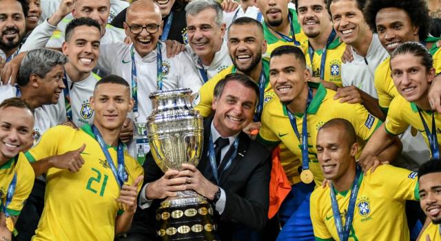 Bolsonaro chiede agli Usa un visto di sei mesi