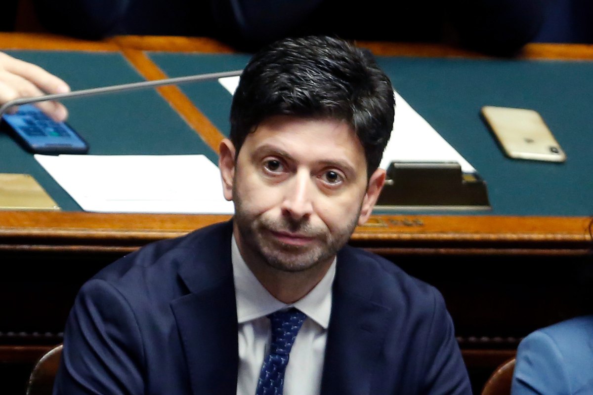 Speranza, “Il vaccino lo paga lo Stato, verrà distribuito gratis a cominciare dalle classi più a rischio”