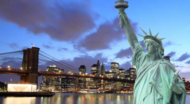 New York, fulmine sulla Statua della Libertà. L&#8217;incredibile VIDEO