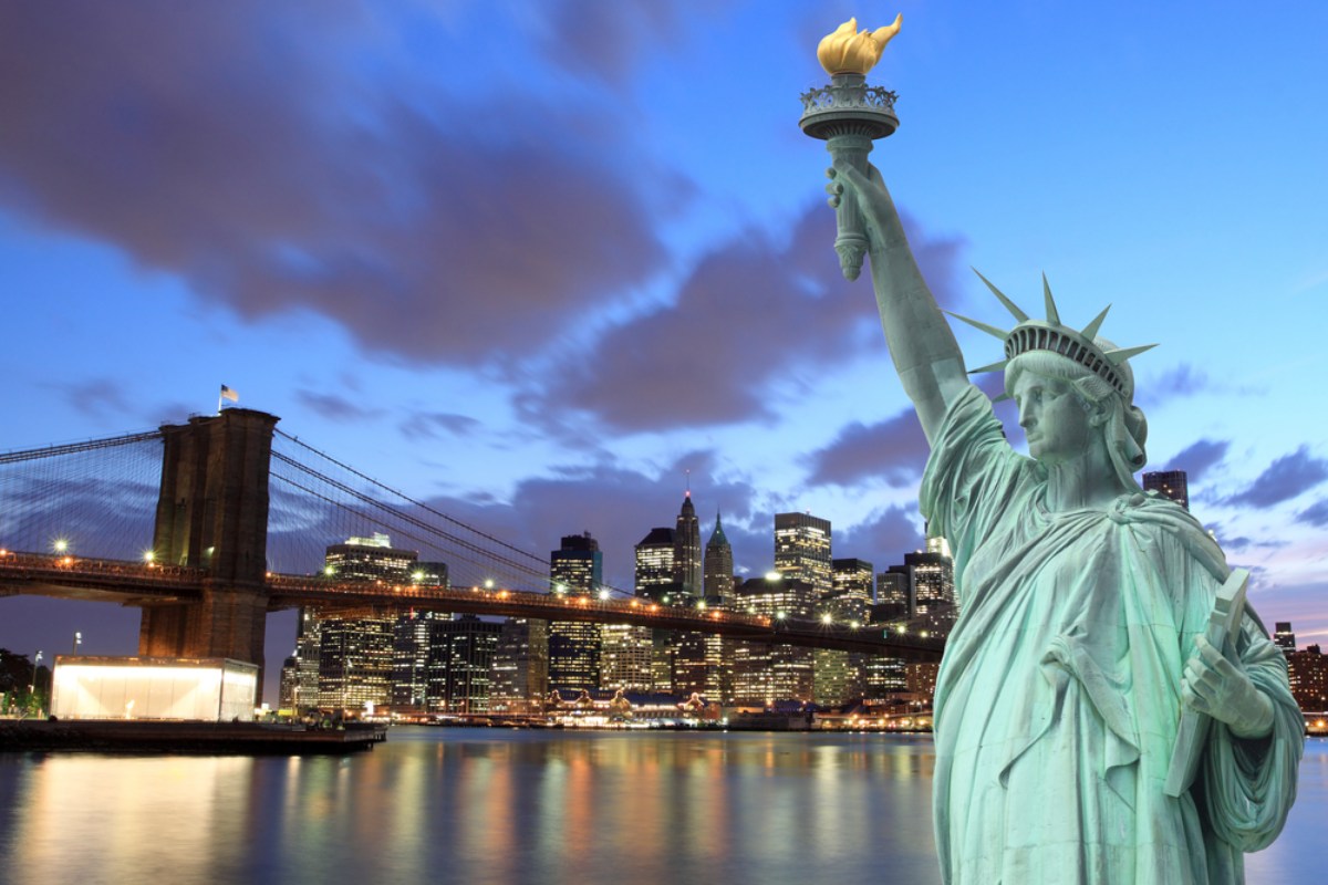 New York, fulmine sulla Statua della Libertà. L’incredibile VIDEO