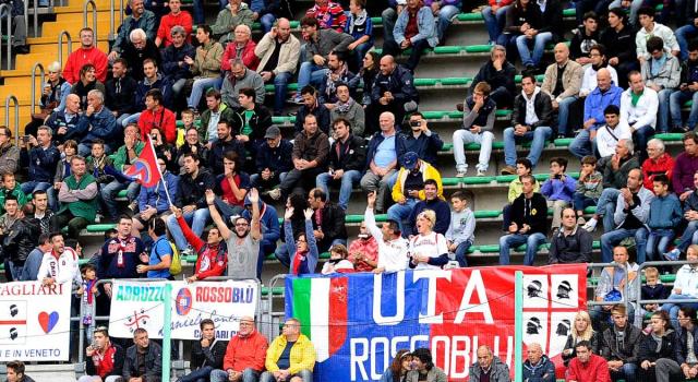 Il Cagliari presenta la nuova maglia per la stagione 2020-2021