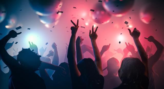 Discoteche, via libera del Cts alla riapertura: ecco come si torna a ballare
