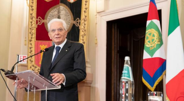 Mattarella ricorda Cossiga: &#8220;Sua testimonianza civile e politica ha contribuito al patrimonio democratico degli italiani&#8221;.
