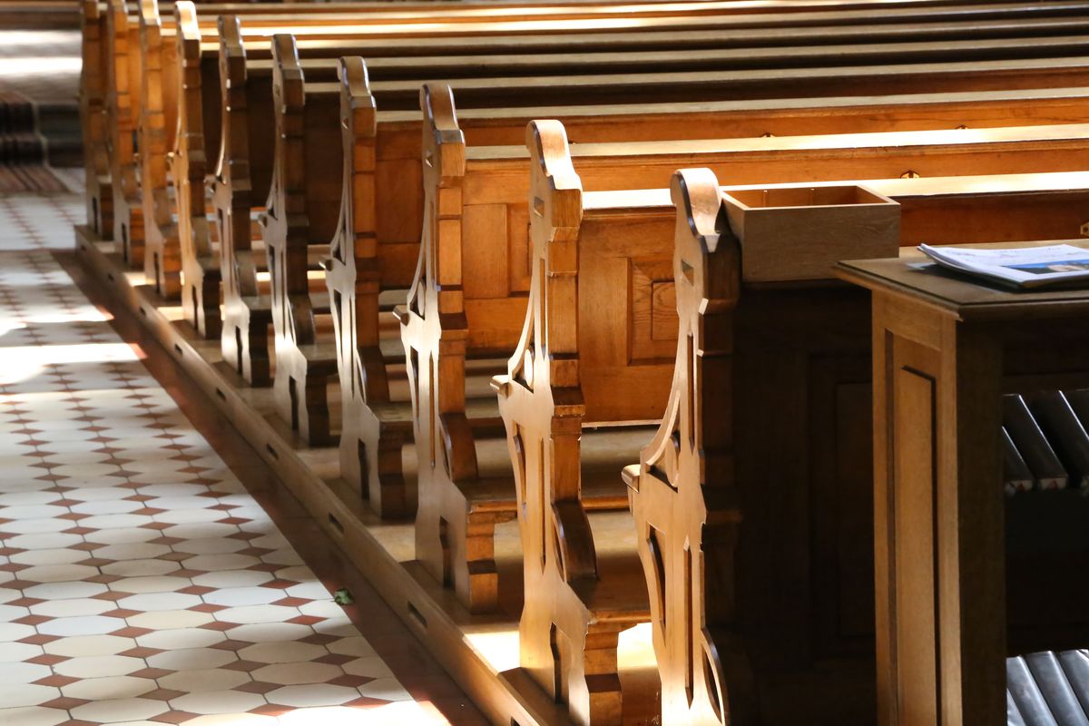 La Chiesa francese venderà i propri beni per risarcire le vittime di pedofilia