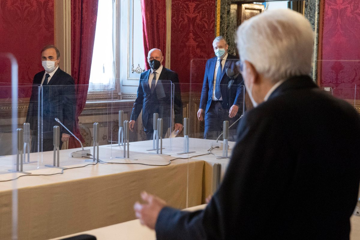 Crisi di governo, il secondo giorno di consultazioni. Al Quirinale arrivata la delegazione di Liberi e Uguali – LIVE Crisi di governo, il secondo giorno di consultazioni. Al Quirinale arrivata la delegazione di Liberi e Uguali – LIVE