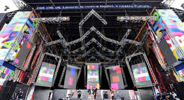 Hong Kong, maxi schermo crolla durante un concerto 