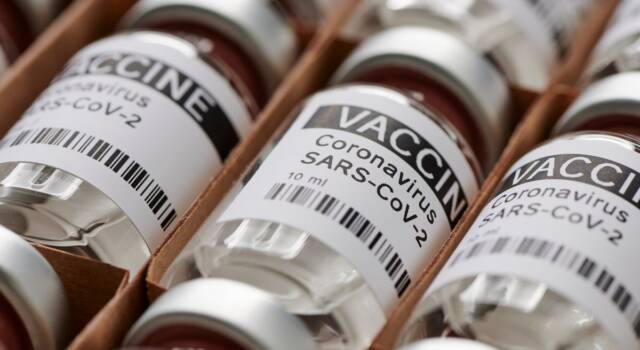 Coronavirus, ad agosto un milione di vaccini Pfizer in più