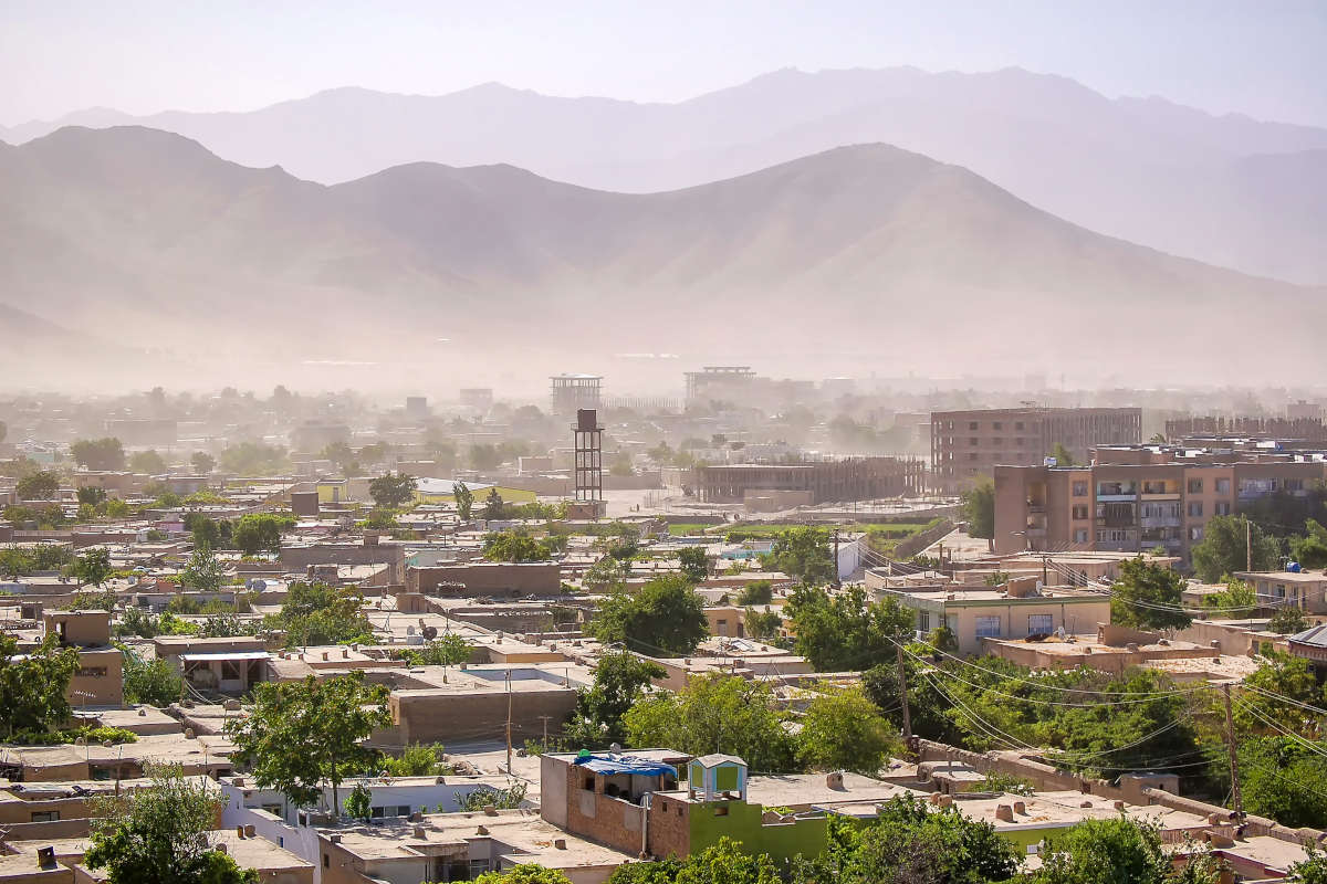 Kabul, attentato kamikaze davanti ambasciata russa: 25 morti 