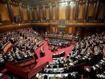 Umberto Bossi, dopo 35 anni lascia il Parlamento