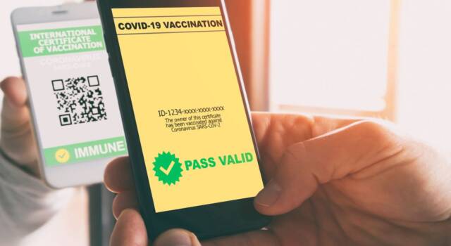 Super Green Pass e restrizioni per i no vax, verso il confronto tra le Regioni e il Governo