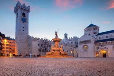 Panoramica Piazza Cattedrale Trento