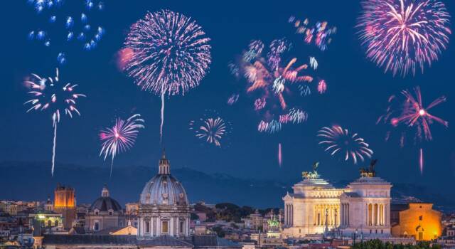 Covid, le restrizioni per Capodanno. Cosa si può fare e cosa no