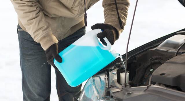 Tutto sul liquido antigelo per auto: dove si mette, a cosa serve e come aggiungerlo