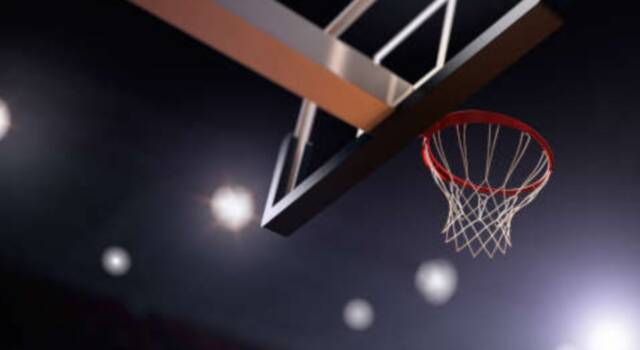 Bufera nel mondo del Basket: schiaffo all’atleta per spronarla