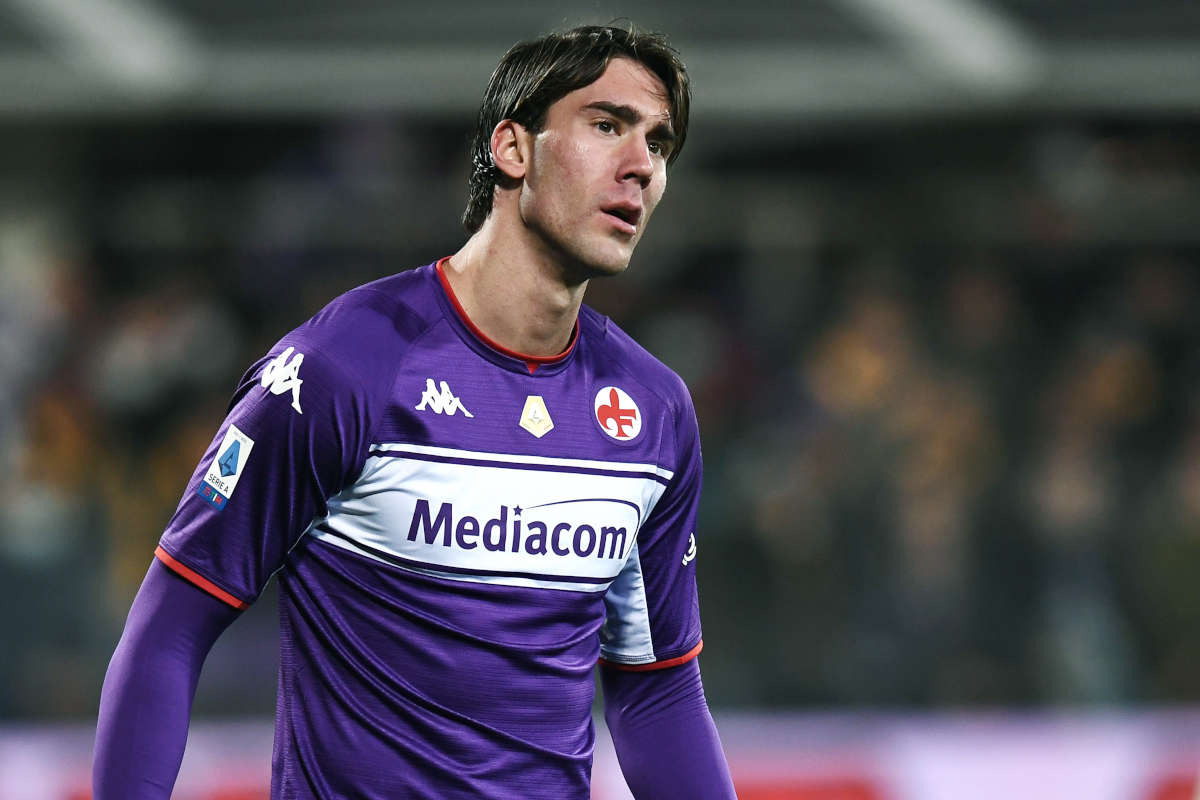 Fiorentina, Vlahovic: 20 euro per sostituire il nome sulla maglietta viola