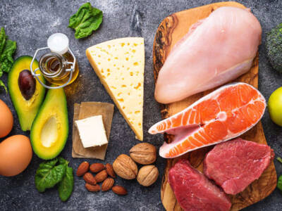 alimenti dieta cibo avocado salmone carne formaggio