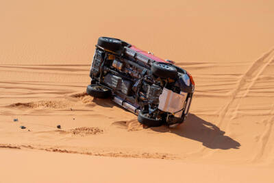 Auto, un incidente nella Dakar