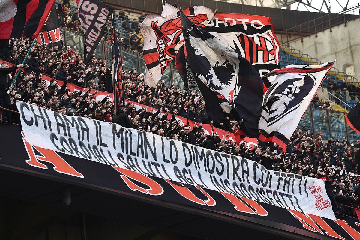 Milan: contestazione dei tifosi rossoneri per Pioli e la rosa