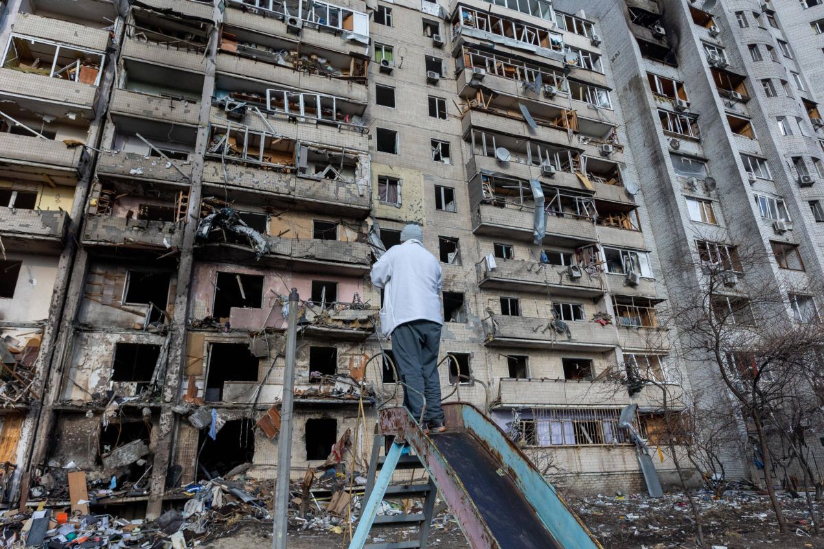 guerra in Ucraina palazzo distrutto