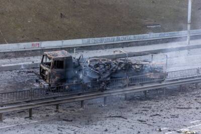 guerra in Ucraina camion distrutto