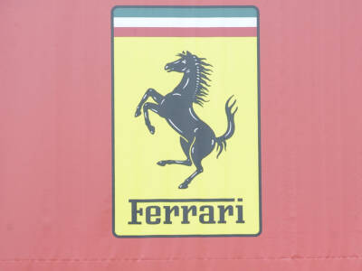 Logo della Ferrari nel cavallino
