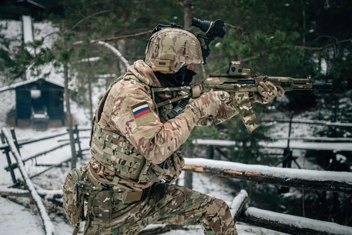 soldato russo kalashnikov