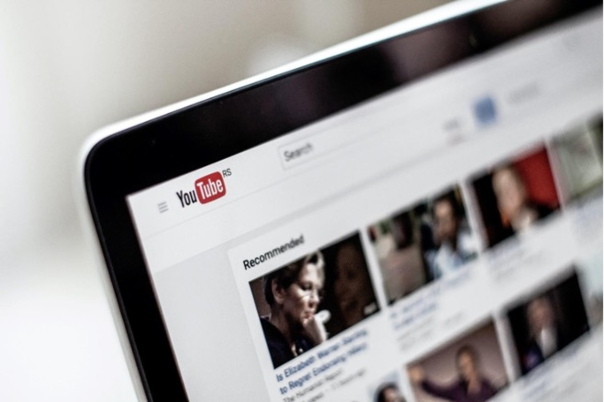 YouTube rivoluziona la lotta alla disinformazione: nascono le “note della community”