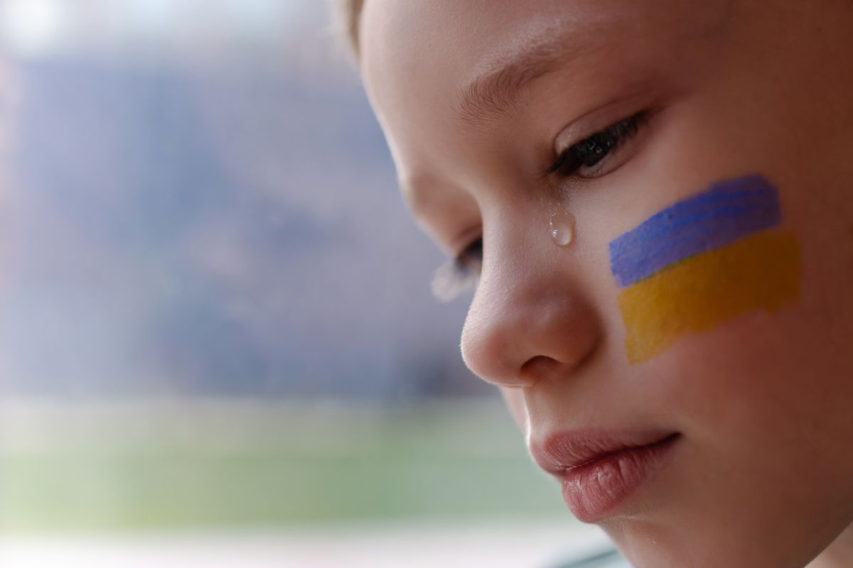 Bambino ucraino piange
