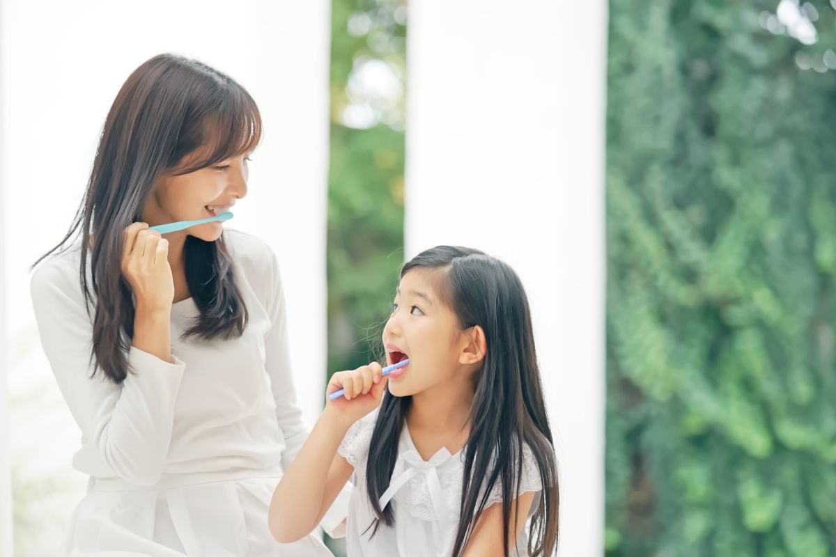 Asian,Girl,Brushing,Her,Teeth,With,Mom.,Dental,Care.,Oral