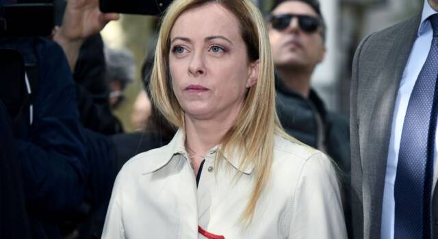 Giorgia Meloni ha giurato davanti al presidente Mattarella